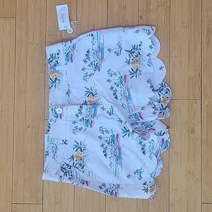 NWT Crown and Ivy scalloped hem shorts